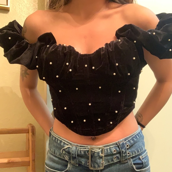 NWOT Privy Small Black Velour Corset Style Faux Pearl Bead Puff Sleeve Crop Top - Picture 6 of 8